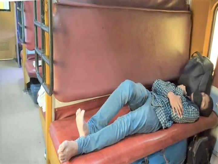 Long train journey comfortable, then definitely follow these tips |  Travelling Tips: लंबी ट्रेन की यात्रा को बनाना चाहते हैं आरामदायक, तो जरूर फॉलो  करें ये टिप्स