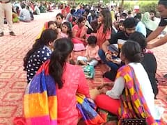 Raebareli News: जेल प्रशासन की नई पहल, जिला जेल में राखी बांधने पहुंचीं हजारों बहनों के लिए की गई ये खास व्यवस्था, बोलीं-ऐसा पहले कभी नहीं हुआ