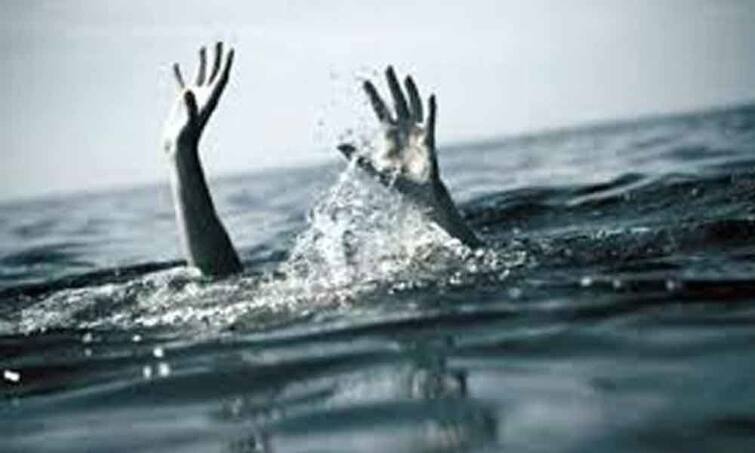 Maharashtra news nashik news Three friends who went swimming drowned in malegoan Nashik News : दुर्दैवी! पोहण्यासाठी गेलेल्या तिघा मित्रांचा तलावात बुडून मृत्यू , मालेगाव शहरातील घटना