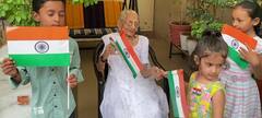 Har Ghar Tiranga : PM મોદીના માતા હીરાબાએ બાળકો સાથે લહેરાવ્યો તિરંગો