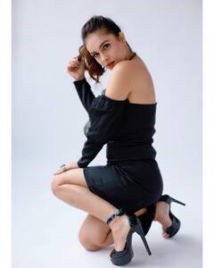 Neha Malik : शॉर्ट ड्रेस, हाय हिल्स...; अभिनेत्री नेहा मलिकच्या दिलखेचक अदा