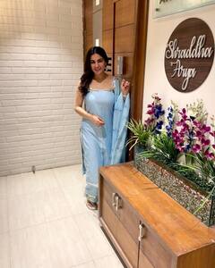 Shraddha Arya का नया घर देखकर चकरा जाएंगे आप, ग्लैमरस अंदाज में दिखाया अपना आशियाना