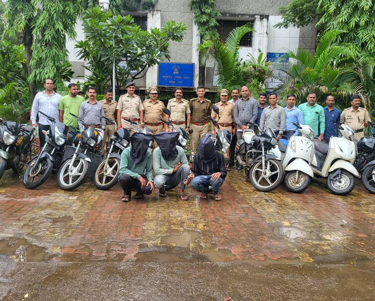 Maharashtra News Motorcycle thief gang arrested by Nashik police with 15 motorcycles Nashik News : नाशिकककर सावधान! मोटरसायकल चोरांची टोळी सक्रिय, पोलिसांनी चौघांना ठोकल्या बेड्या