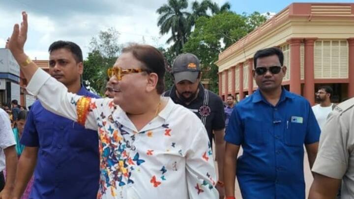 পার্থ চট্টোপাধ্যায়-অনুব্রত মণ্ডলের গ্রেফতারির পর কিছুটা অস্বস্তিতে শাসকদল। অন্তত তেমনই গুঞ্জন রাজনৈতিক মহলে।