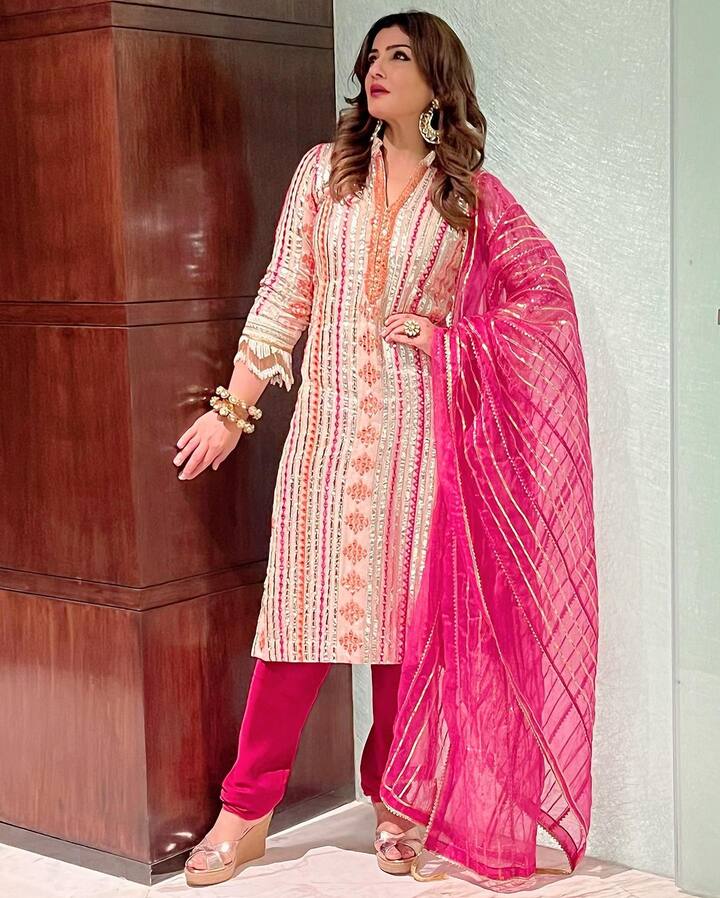 रवीना टंडन ही फॅशन आयकॉन आहे. तिच्या फॅशन फोटोशूटमधून ही अभिनेत्री आपल्यासाठी फॅशन स्टेटमेंट्स देत असते.(फोटो सौजन्य:officialraveenatandon/इन्टाग्राम)