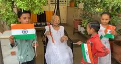 Har Ghar Tiranga : PM મોદીના માતા હીરાબાએ બાળકો સાથે લહેરાવ્યો તિરંગો