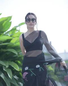 Pics: સાડીમાં Surbhi Jyotiએ લગાવ્યો ગ્લેમરનો તડકો, સિમ્પલ લૂક જોઇને ફેન્સ બોલ્યા -પરી...........