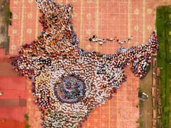 Azadi Ka Amrit Mahotsav: इंदौर में 8 हजार 335 लोगों ने मिलकर बनाया भारत का नक्शा, इस किताब में दर्ज हुई यह उपलब्धि
