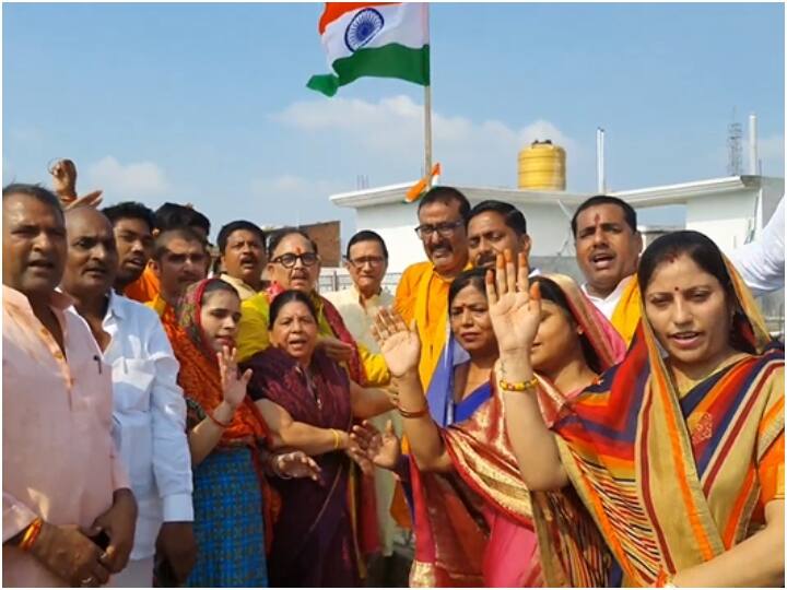 Chandauli union minister mahendra nath pandey remembers congress ssion ask about tricolour hoisting in rss headquarters ann Chandauli: कांग्रेस अधिवेशन में तिरंगा ठीक करने के लिए 80 फुट ऊपर चढ़े थे हेडगवार, RSS पर उठे सवाल पर महेंद्र नाथ पांडे ने दिया ये बड़ा बयान