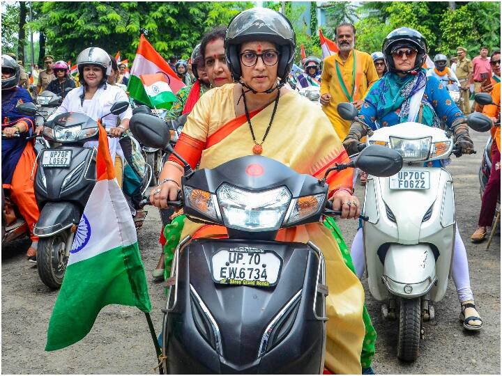 Union Minister Smriti Irani said PM Modi is the first prime minister who appealed people to hoist tricolor at their homes Har Ghar Tiranga: 'लोगों से अपने घरों पर तिरंगा फहराने का आग्रह करने वाले पहले प्रधानमंत्री हैं पीएम मोदी', बोलीं स्मृति ईरानी