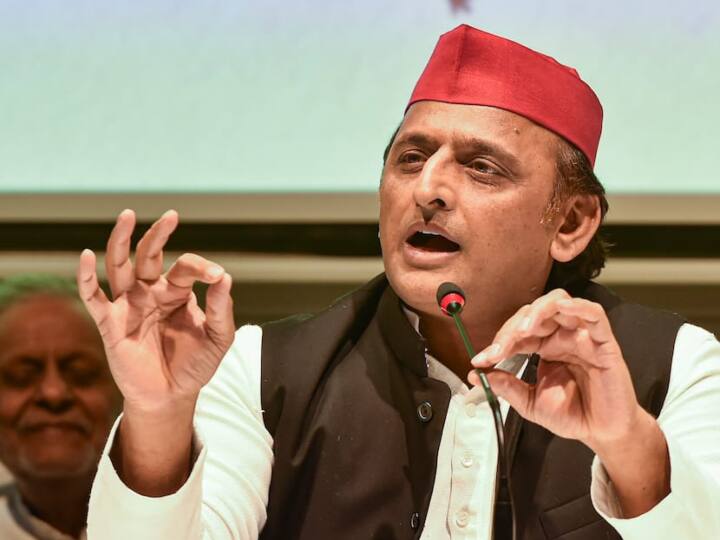 Akhilesh yadav targeted bjp said they are trying to hide dark pages of its past UP Politics: 'तिरंगे को आगे रख अतीत के काले पन्नों को छुपा रही बीजेपी', अखिलेश यादव का बड़ा आरोप