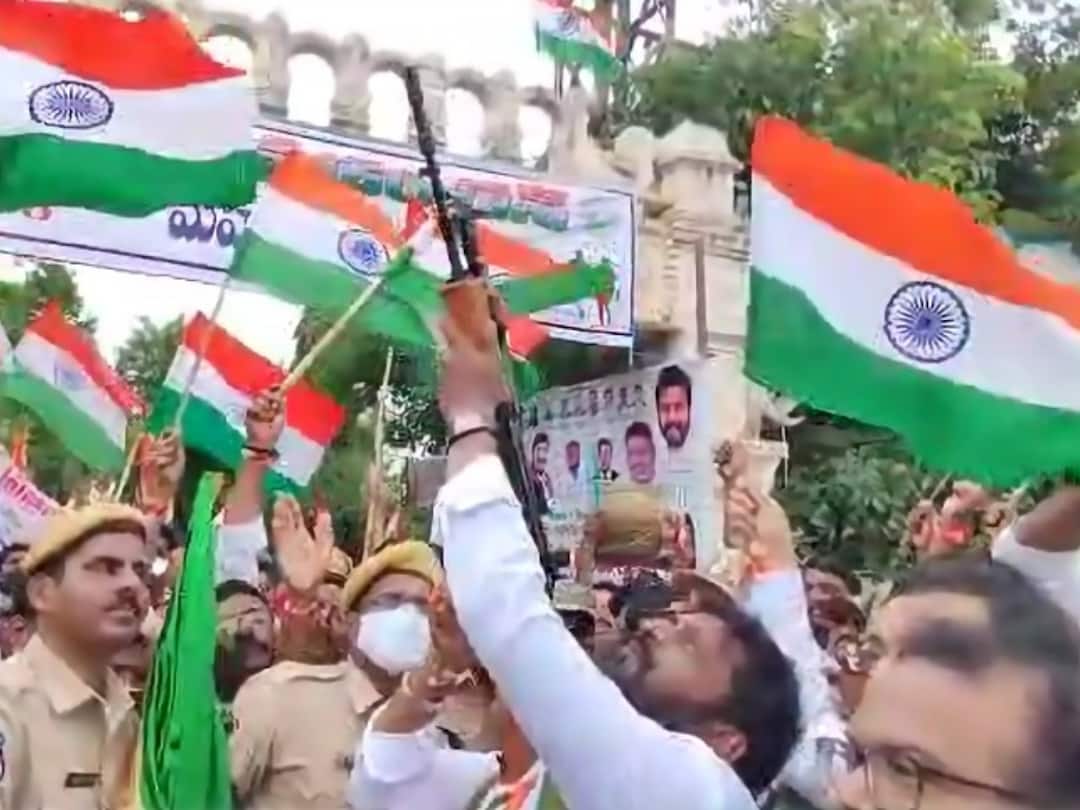 Srinivas Goud Firing : కాల్పులు జరిపిన మంత్రి శ్రీనివాస్ గౌడ్ - పోలీసు దగ్గర ఎస్ఎల్ఆర్ తీసుకుని మరీ .. Telangana Minister Srinivas Gowd took a gun from the police and opened fire. Srinivas Goud Firing : కాల్పులు జరిపిన మంత్రి శ్రీనివాస్ గౌడ్ - పోలీసు దగ్గర ఎస్ఎల్ఆర్ తీసుకుని మరీ ..