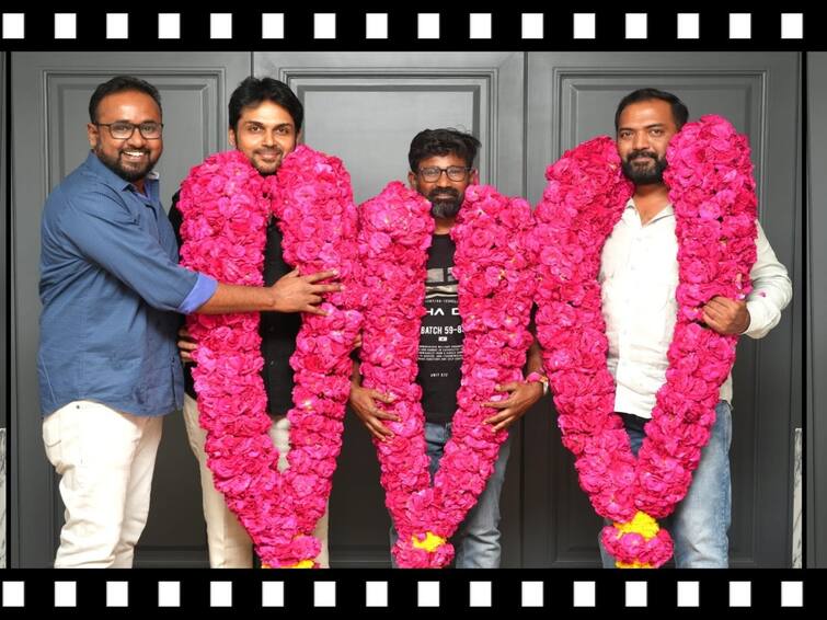 Viruman team celebrates the massive success of the film after two days of release Viruman: ‛யார்ரா இது.. தீயா நிக்கான்...’ 2வது நாளே வெற்றியை கொண்டாடிய விருமன் டீம்!