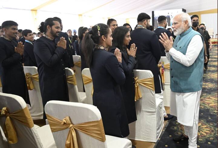 ਪ੍ਰਧਾਨ ਮੰਤਰੀ ਨਰਿੰਦਰ ਮੋਦੀ ਨੇ ਅੱਜ ਆਪਣੇ ਸਰਕਾਰੀ ਨਿਵਾਸ 'ਤੇ ਰਾਸ਼ਟਰਮੰਡਲ ਖੇਡਾਂ ਦੇ ਸਾਰੇ ਤਗਮਾ ਜੇਤੂ ਖਿਡਾਰੀਆਂ ਦੀ ਮੇਜ਼ਬਾਨੀ ਕੀਤੀ। ਇਹ ਪਹਿਲੀ ਵਾਰ ਹੈ ਜਦੋਂ ਪ੍ਰਧਾਨ ਮੰਤਰੀ ਨੇ ਬਰਮਿੰਘਮ ਵਿੱਚ ਰਾਸ਼ਟਰਮੰਡਲ ਖੇਡਾਂ ਦੇ ਜੇਤੂਆਂ ਨਾਲ ਗੱਲਬਾਤ ਕੀਤੀ।