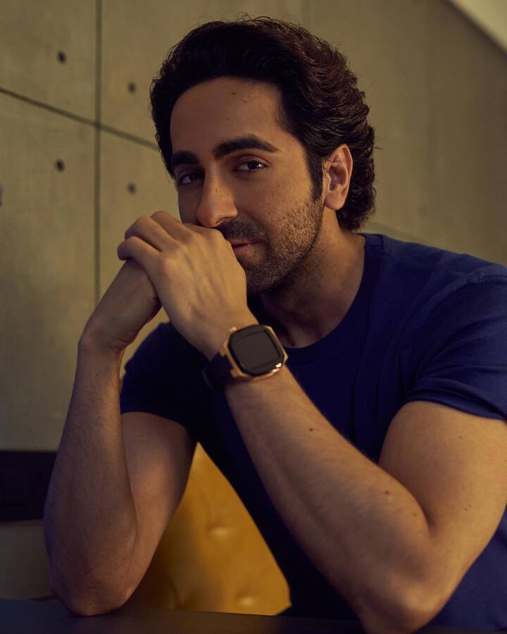 आयुष्मान खुराना ने भी अपने नाम में बदलाव किया है. वह पहले Ayushman Khurana लिखते थे, लेकिन उन्होंने अब नाम और सरनेम में दो अक्षर बढ़ाए हैं. नाम में उन्होंने एक N जोड़ा है और सरनेम में एक R. अब वह अपना नाम Ayushmann Khurrana लिखते हैं.