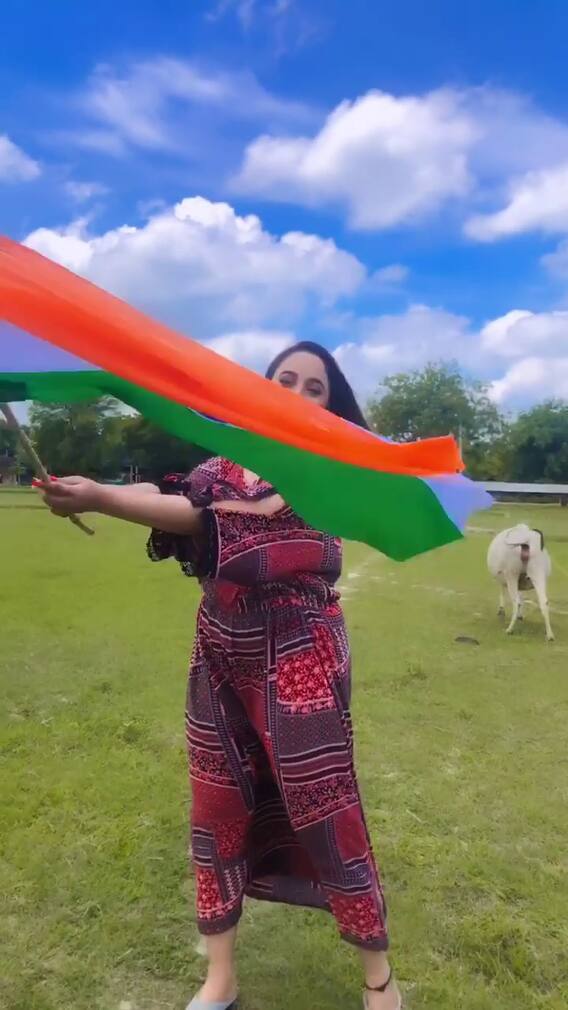 रानी चटर्जी फोटो: देशभक्ति के रंग में रंगी रानी चटर्जी, तिरंगे के साथ शेयर की तस्वीर