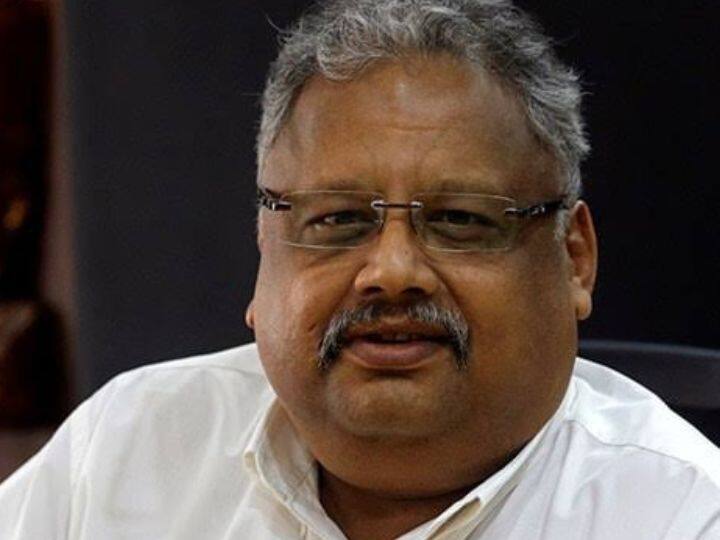 Rakesh Jhunjhunwala bollywood connection as a producer of Shamitabh and english vinglish Rakesh Jhunjhunwala Death: सिर्फ शेयर मार्केट ही नहीं बॉलीवुड से भी रहा था राकेश झुनझुनवाला का नाता, इन फिल्मों के लिए किया जाएगा याद