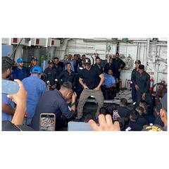 Kartik Aaryan Pics: नौसेना के जवानों के साथ कार्तिक आर्यन ने मनाया आजादी का अमृत महोत्सव, शेयर कीं शानदार फोटो