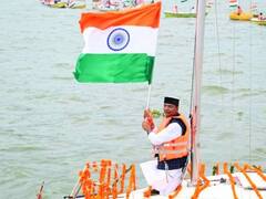 Azadi Ka Amrit Mahotsav: मंत्री विश्वास सारंग के नेतृत्व में 75 नावों पर निकली तिरंगा यात्रा, ड्रोन से भी फहराया तिरंगा