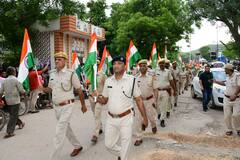 In Pics: हाथ में तिरंगा, दिल में देशभक्ति का जज्बा लिए पुलिस के जवानों ने निकाली रैली, देखें खूबसूरत तस्वीरें