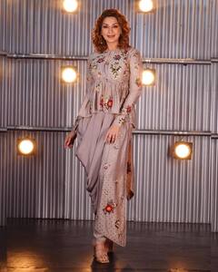 SONALI BENDRE PHOTOS : સોનાલી બેન્દ્રેની ફેશન સેન્સ હંમેશા ચાહકોના દિલ પર છરી ચલાવતી જોવા મળે છે.