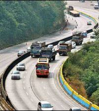मुंबई-पुणे हायवे मृत्यूचा सापळा बनतोय?