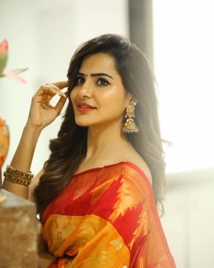 అందమైన చీరలో అషూరెడ్డి -Image Credit: Ashu Reddy/Instagram