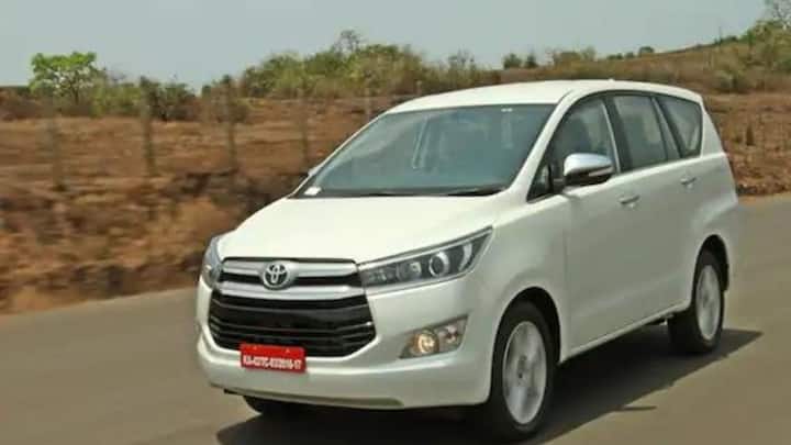 Toyota Innova : দেশের বাজারে সেরা প্রিমিয়াম এমপিভি বলতেই নাম আসে টয়োটা ইনোভার। এর একটি অনুগত ফ্যান-বেস আছে। কিছু গ্রাহক আছেন, যাঁরা এই গাড়ি বাদে অন্য কিছু কিনতে অস্বীকার করেন।