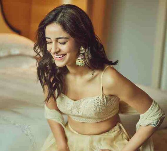 अनन्या पांडेच्या लूकवर खिळल्या साऱ्यांच्या नजरा!