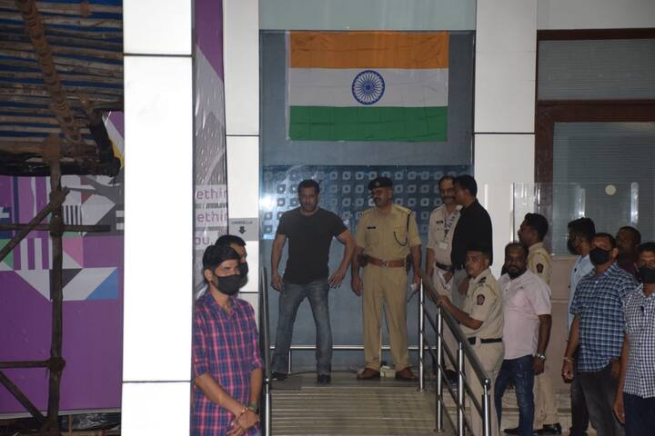 बहरहाल, इसी बीच सलमान खान की एक ऐसी भी तस्वीर सामने आई जो आकर्षन का केंद्र बना.