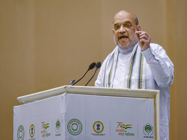 ট্যুইট করেন স্বরাষ্ট্রমন্ত্রী অমিত শাহও। লেখেন, '১৯৪৭ সালের দেশভাগ ভারতের স্বাধীনতার ইতিহাসের এমন এক অমানবিক অধ্যায় যা কেউ কোনও দিন ভুলতে পারবেন না।...আজকের দিনে তাঁদের সকলকে কুর্নিশ যাঁদের  দেশভাগের যন্ত্রণা ভুগতে হয়েছিল।'