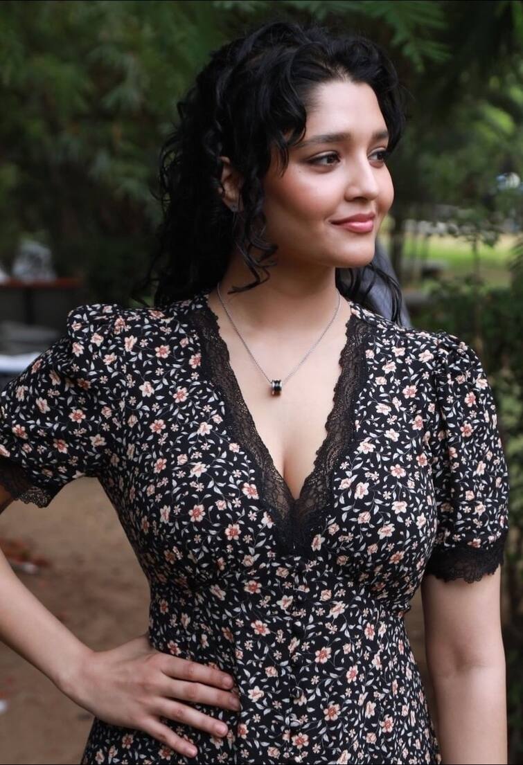 Ritika singh : கருப்பு உடையில் மிளிரும் ரித்திகா சிங்கின் போட்டோஸ்!