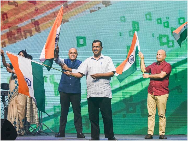 CM Arvind Kejriwal said Delhi becomes City of the Tricolor with flags mounted on 500 tall pillars in the national capital Independence Day 2022: राष्ट्रीय राजधानी में 500 ऊंचे स्तंभों पर तिरंगा लगाया गया, CM ने कहा- दिल्ली बना तिरंगे का शहर