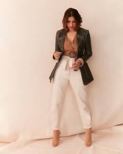 PHOTO: बॉलीवूडची सुंदर अभिनेत्री सोनाली बेंद्रेच्या क्लासी अदा; पाहा फोटो!