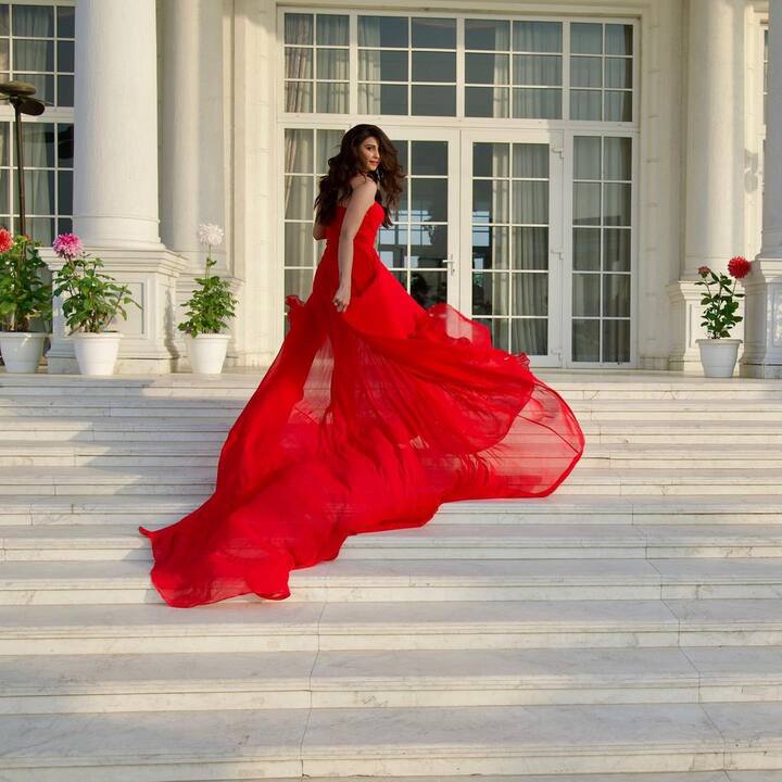 डेजी शाह भले ही फिल्मों में कम नजर आती हैं, लेकिन उनके चाहने वालों की लिस्ट काफी लंबी है.