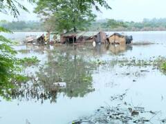 Yamuna Water Level: यमुना का जलस्तर बढ़ने से नोएडा हाईवे पर रहने को मजबूर हुए लोग, बोले- सरकार से नहीं मिली कोई मदद