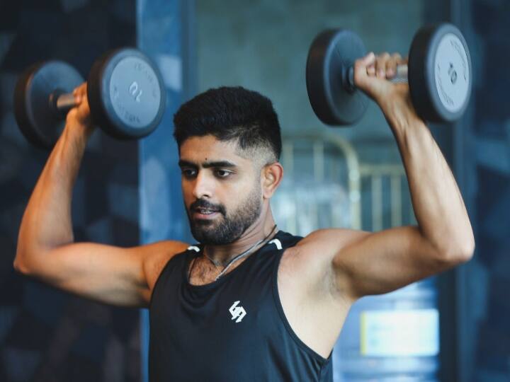 IND vs PAK Asia Cup 2022 Babar Azam Start training for asia cup 2022 share Photos IND VS PAK: भारत के खिलाफ मुकाबले से पहले जिम में खूब पसीना बहा रहे हैं बाबर आजम, वायरल हुई तस्वीरें