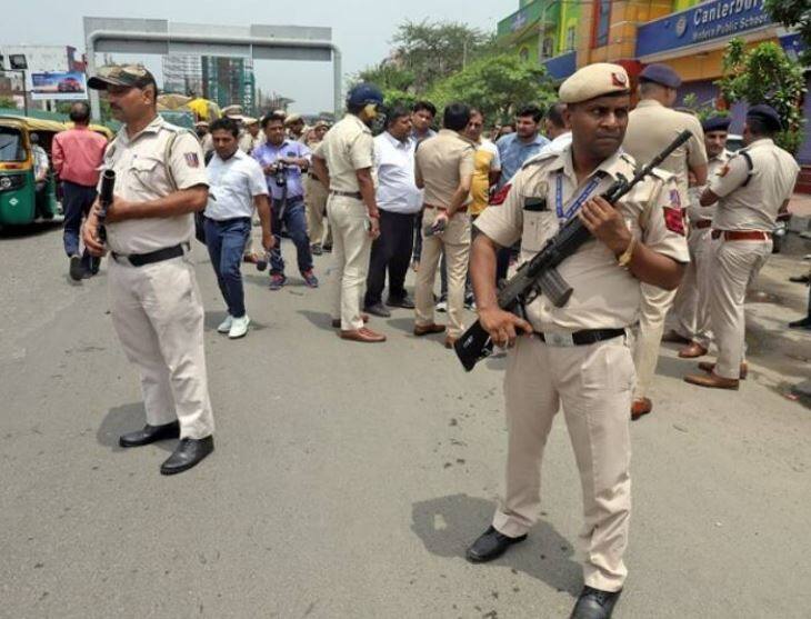 security of delhi beefed up amid threat alerts fromintelligence  Independence Day 2022: હાઈ એલર્ટ મોડમાં રાજધાની દિલ્હી, હુમલાની ફિરાકમાં આતંકી, કડક સુરક્ષા વ્યવસ્થા