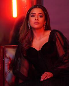 Tina Datta Pics: टीना दत्ता ने चलाया हुस्न का जादू, ब्लैक ड्रेस में लगीं बला की खूबसूरत