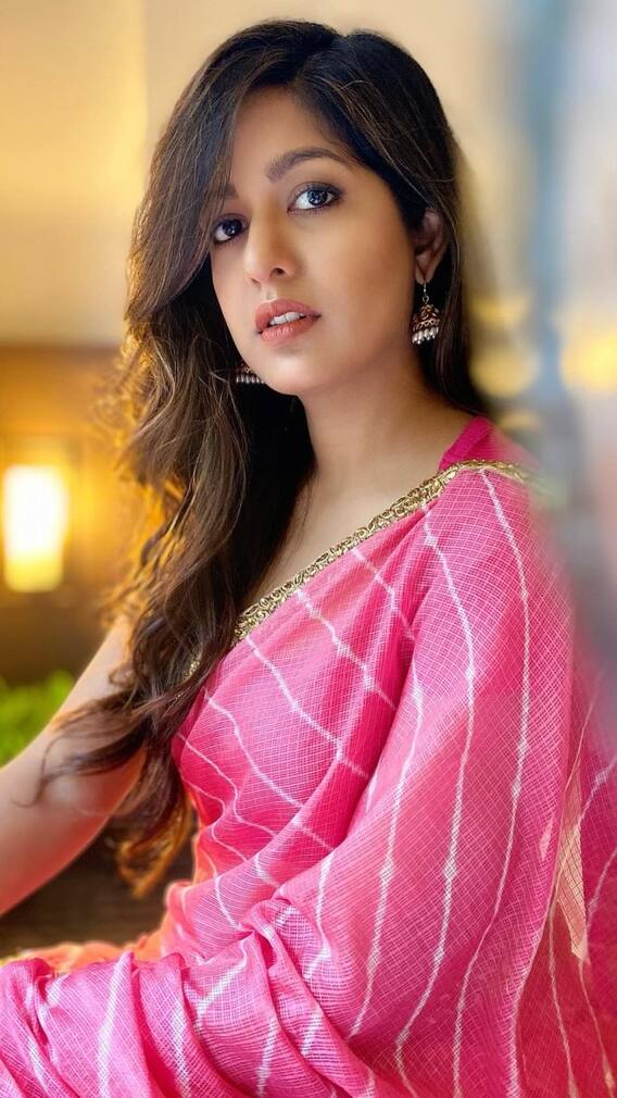 ਇਸ਼ੀਤਾ ਦੱਤਾ ਆਪਣੇ ਸਟਨਿੰਗ ਅੰਦਾਜ਼ ਨਾਲ ਢਾਹੁੰਦੀ ਹੈ ਕਹਿਰ