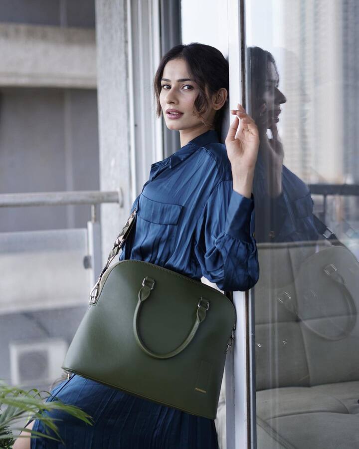 टीवी एक्ट्रेस अनेरी वजानी (Aneri Vajani) सुर्खियों में रहना अच्छे से जानती हैं. यूं तो ‘अनुपमा’ (Anupamaa) के बाद वह टीवी से दूर हैं, लेकिन सोशल मीडिया पर वह काफी एक्टिव रहती हैं.