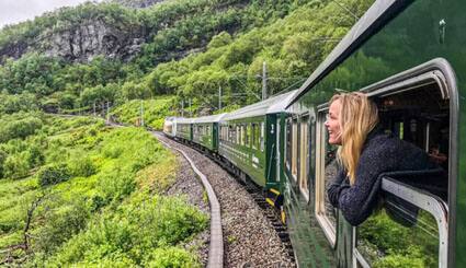 Train Traveling Tips: If you want to make a long train journey comfortable, then definitely follow these tips Train Travelling Tips : ਜੇਕਰ ਤੁਸੀਂ ਲੰਬੇ ਰੇਲ ਸਫ਼ਰ ਨੂੰ ਆਰਾਮਦਾਇਕ ਬਣਾਉਣਾ ਚਾਹੁੰਦੇ ਹੋ, ਤਾਂ ਯਕੀਨੀ ਤੌਰ 'ਤੇ ਇਨ੍ਹਾਂ ਟਿਪਸ ਦੀ ਪਾਲਣ ਕਰੋ