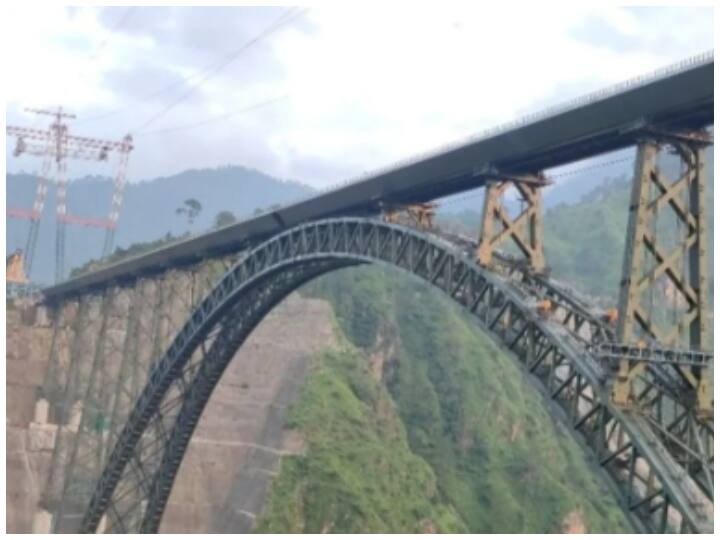 worlds highest chenab railway bridge golden joint construction video Trending: कैसे पूरा हुआ दुनिया के सबसे ऊंचे पुल Chenab Bridge के गोल्डन ज्वाइंट का काम? इस वीडियो में देखिए एक झलक