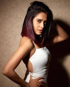 Pics: વ્હાઇટ બેકલેસ ડ્રેસ પહેરીને Nushrratt Bharucchaએ કરાવ્યુ શાનદાર ફોટોશૂટ, ગ્લેમર લૂક વાયરલ