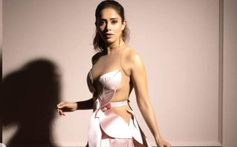 nushrat bharucha new photoshoot viral in short white dress stunning look Pics: બૉલીવુડની બિન્દાસ એક્ટ્રેસે શૉર્ટ વ્હાઇટ ડ્રેસમાં કરાવ્યુ શાનદાર ફોટોશૂટ, જુઓ.......