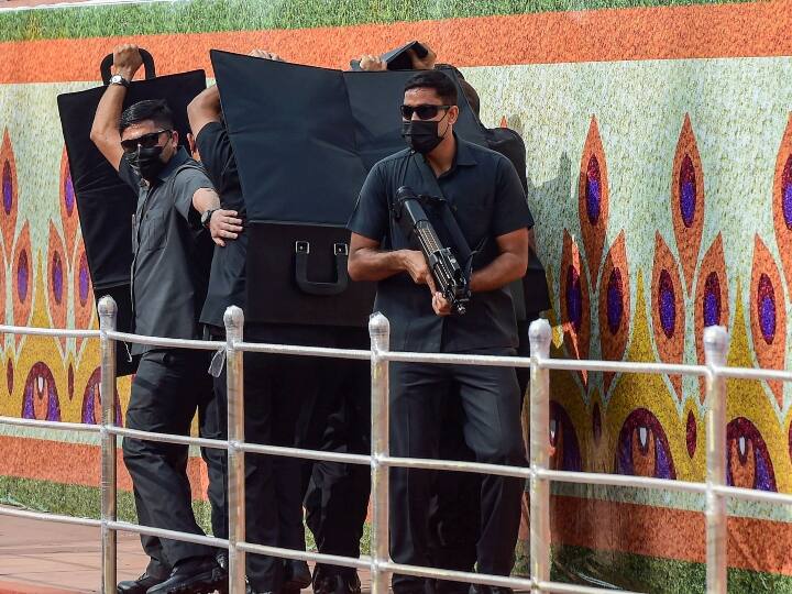 इस दौरान उन्होंने उत्कृष्ट प्रोफेशनल क्षमताओं का प्रदर्शन किया.