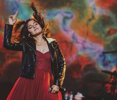 HBD Sunidhi Chauhan: ચાર વર્ષની વયે ગીત ગાવાનું શરૂ કર્યુ હતું, ત્રણ હજારથી વધુ ગીતોમાં આપ્યો છે અવાજ