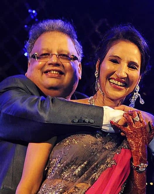Rakesh Jhunjhunwala's wife has shares of 19 companies the price is 10 thousand crores Rakesh Jhunjhunwala Stocks: राकेश झुनझुनवाला की पत्नी के पास हैं 19 कंपनियों के शेयर, 10 हजार करोड़ है कीमत