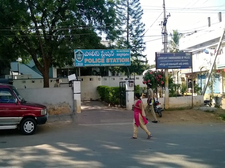 Hyderabad Electric bike's battery blasts in vanasthalipuram while checking charging Electric Bike Blast: హైదరాబాద్‌లో ఎలక్ట్రిక్ బైక్ ప్రమాదం, పేలిన బ్యాలరీ - ఒకరికి గాయాలు