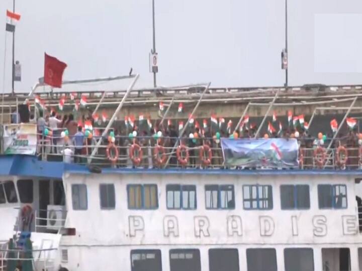Patriotic cheer echoed in the river tricolor boat rally on Mandovi river in Panaji Har Ghar Tiranga: नदी में गूंजी देशभक्ति की जयकार, पणजी में मंडोवी नदी पर निकाली गई तिरंगा बोट रैली